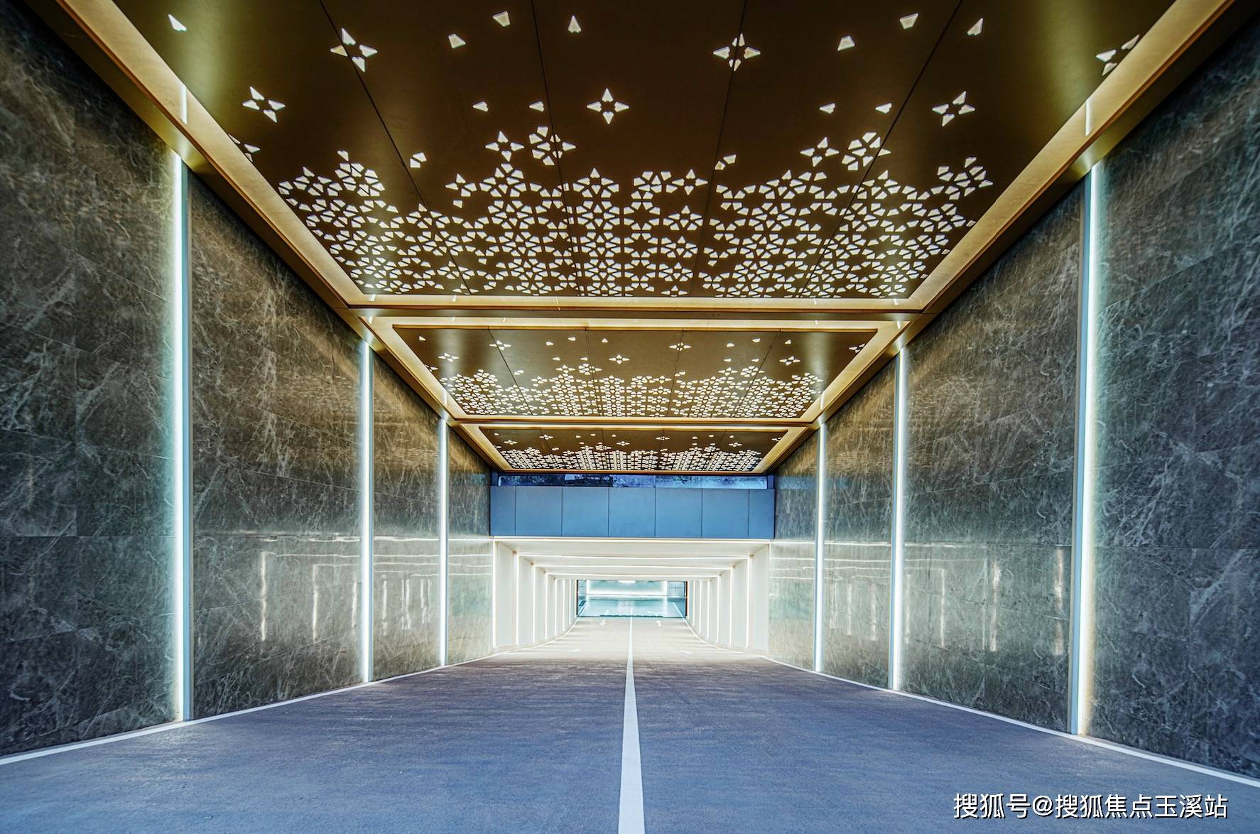 想知晓昆明龙江金茂府售楼处联系电话、开发商详细信息、最新房价走势以及户型具体详情吗？赶快登录龙江金茂府营销中心官网首页了解吧！