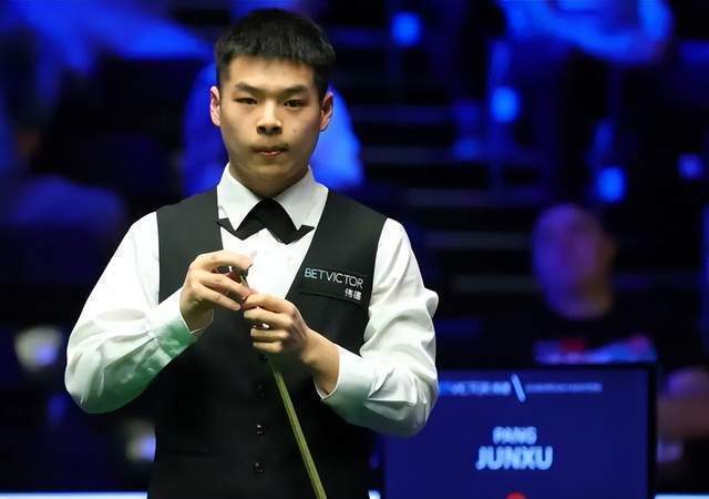 10-8,轰117-0、107-0,中国名将庞俊旭淘汰147分先生“小猪”佩奇