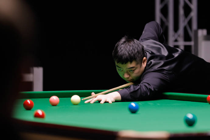 10-8,轰117-0、107-0,中国名将庞俊旭淘汰147分先生“小猪”佩奇